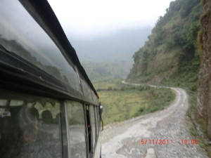 ネパール奥地の天然温泉への道