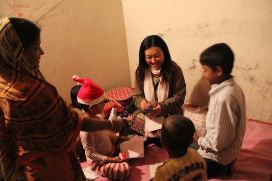 リキシャマン　タヒルの家の子供や近所の子供と遊ぶ